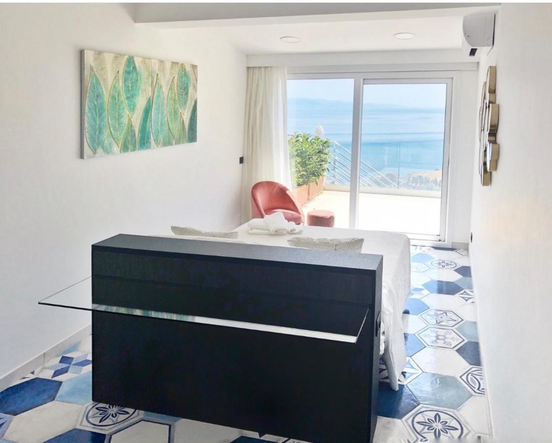 Suite Apartments Branco - Infinity Pool & Sea View - 5 Minuti Dal Centro Taormina Exteriör bild